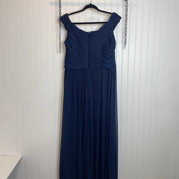 David’s Bridal Women’s Navy Blue Pleated Gathered Maxi Bridesmaid Dress Size 16 - Picture 4 of 10